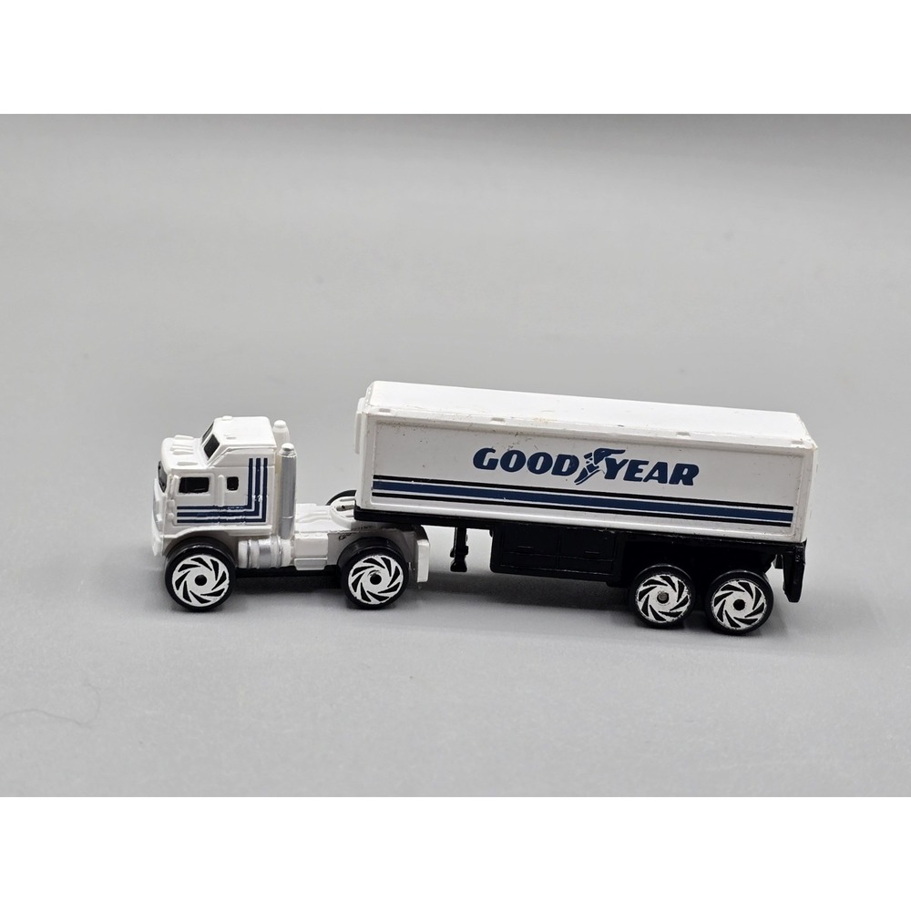 Goodyear Semi Truck and Trailer 1989 Road‎ Champs Vintage Micro Machines